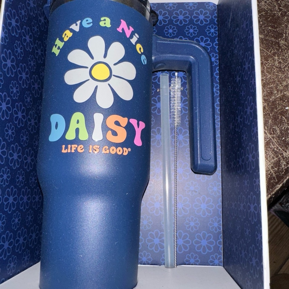 NIB Life Is Good Voyager 32oz Tumbler “Have A Nice Daisy” Navy 4pc Set